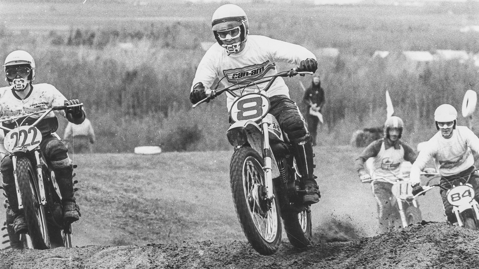 Can-Am Fahrer, die auf Motorrädern gegeneinander antreten
