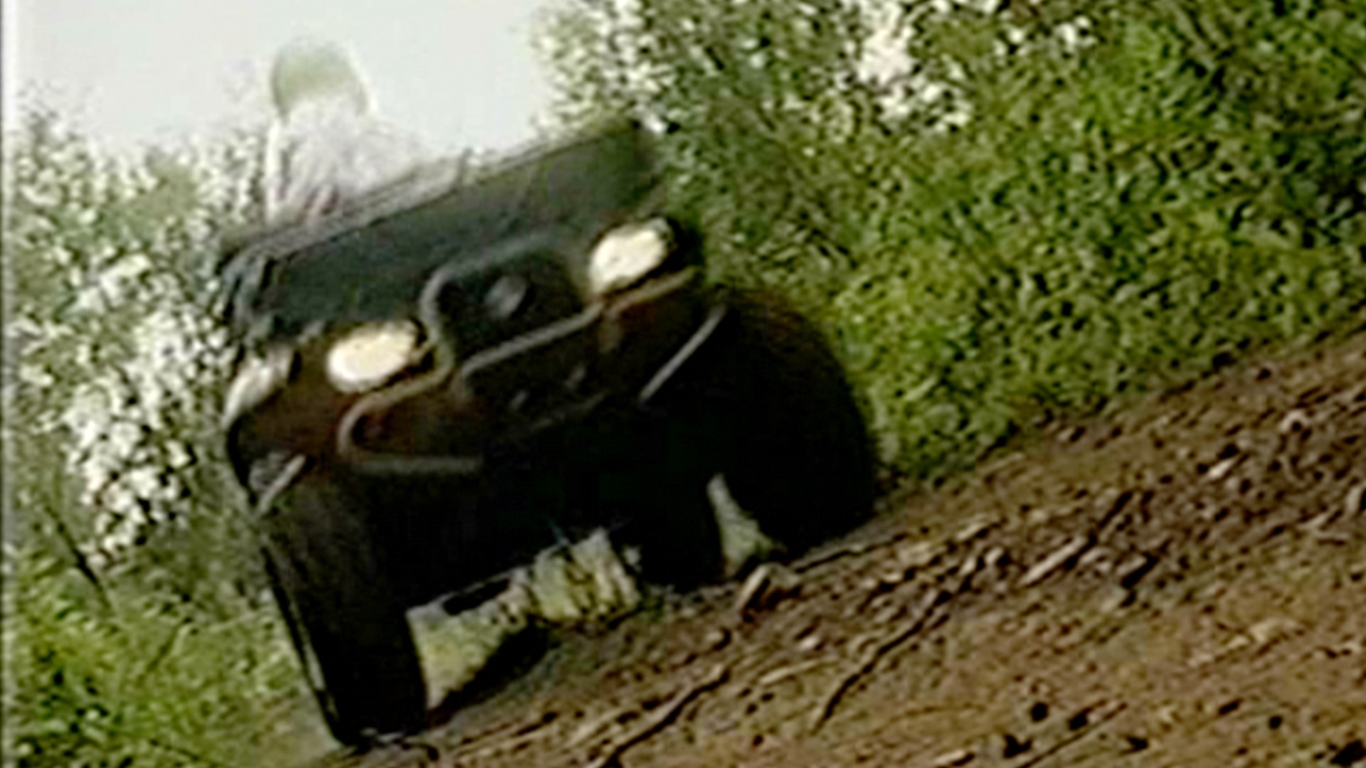 Modèle classique ATV de Can-Am en randonnée dans un sentier