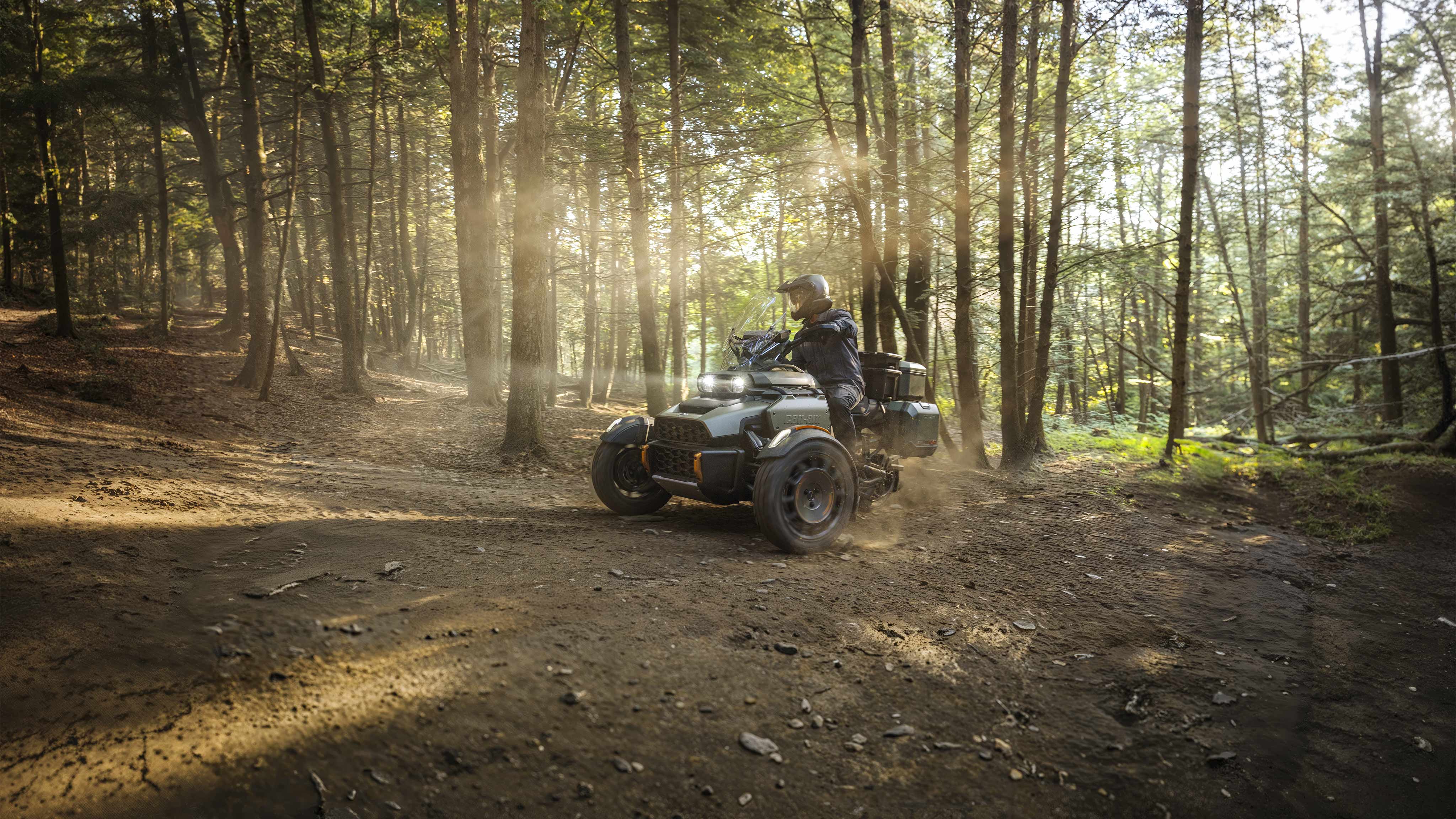 Le tout nouveau Can-Am Canyon 2025 en forêt